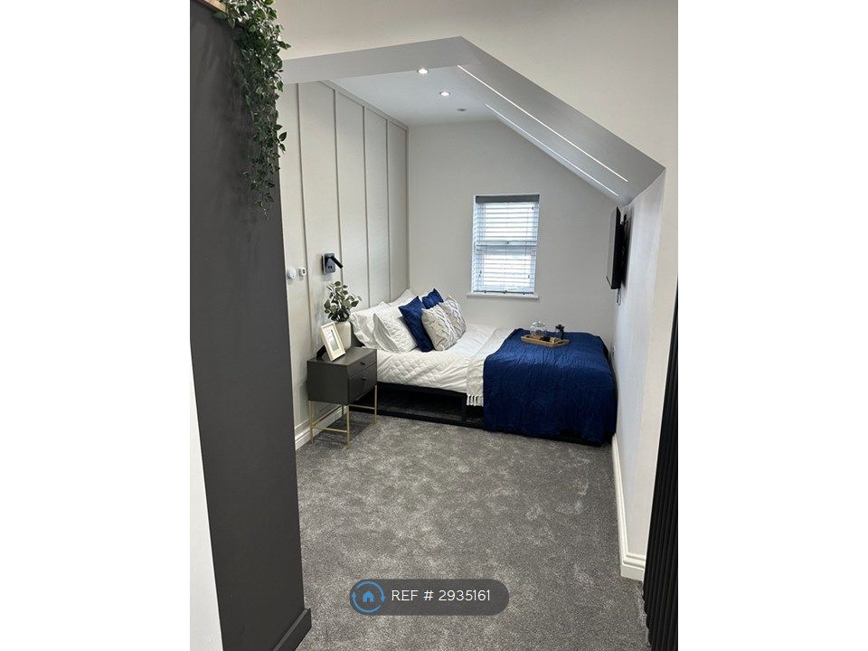 Property photo 1 of 11 Room 3