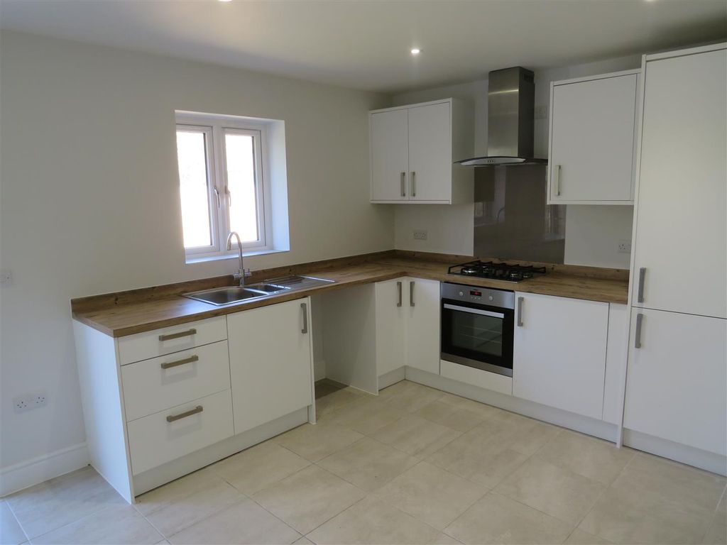 Property photo 2 of 14 Kitchen (Alto Id: 154862603)