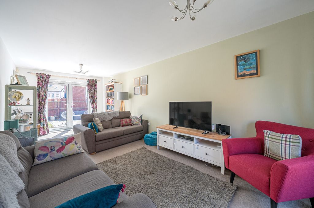 Property photo 2 of 24 1296025-27-682c75...