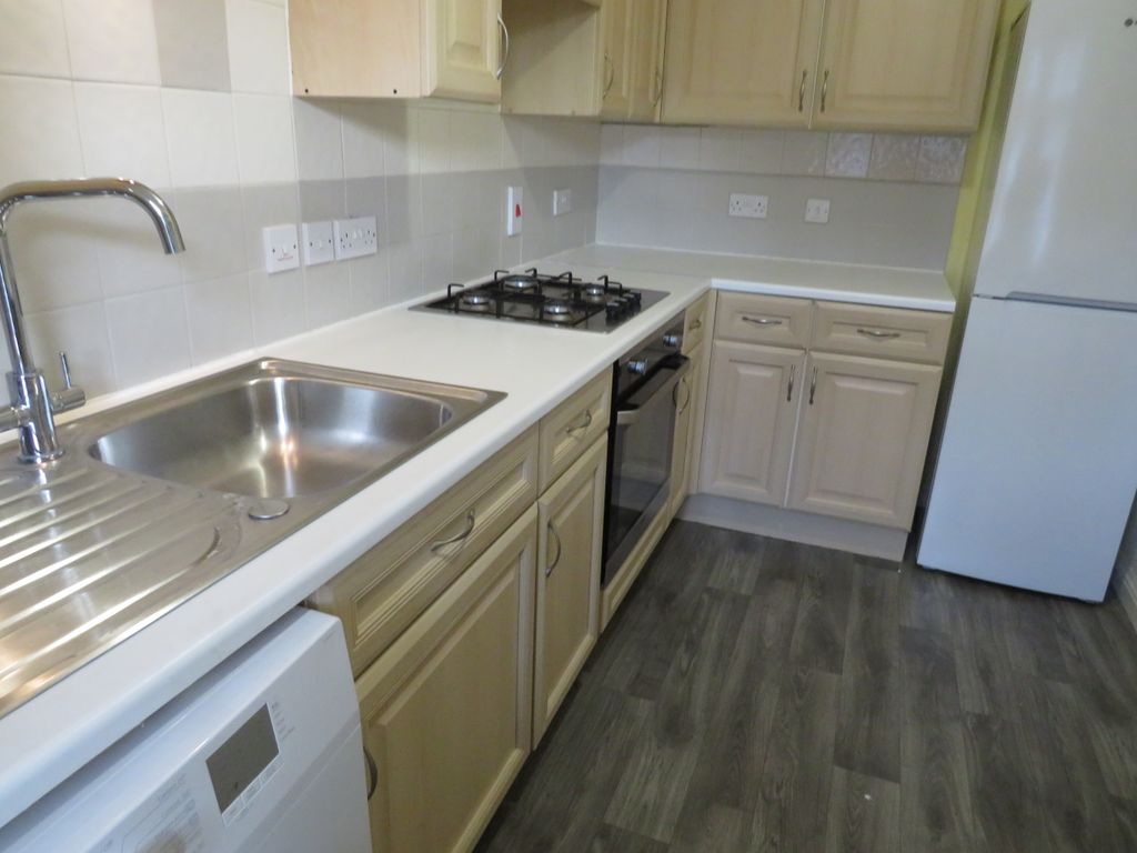 Property photo 3 of 8 Kitchen