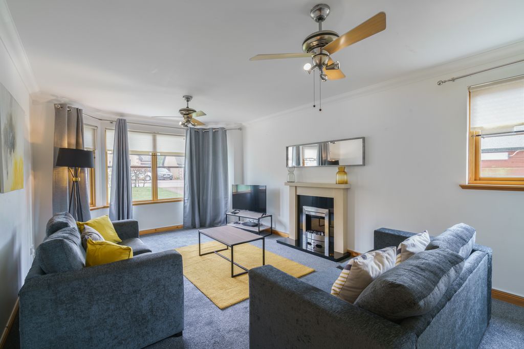 Property photo 2 of 21