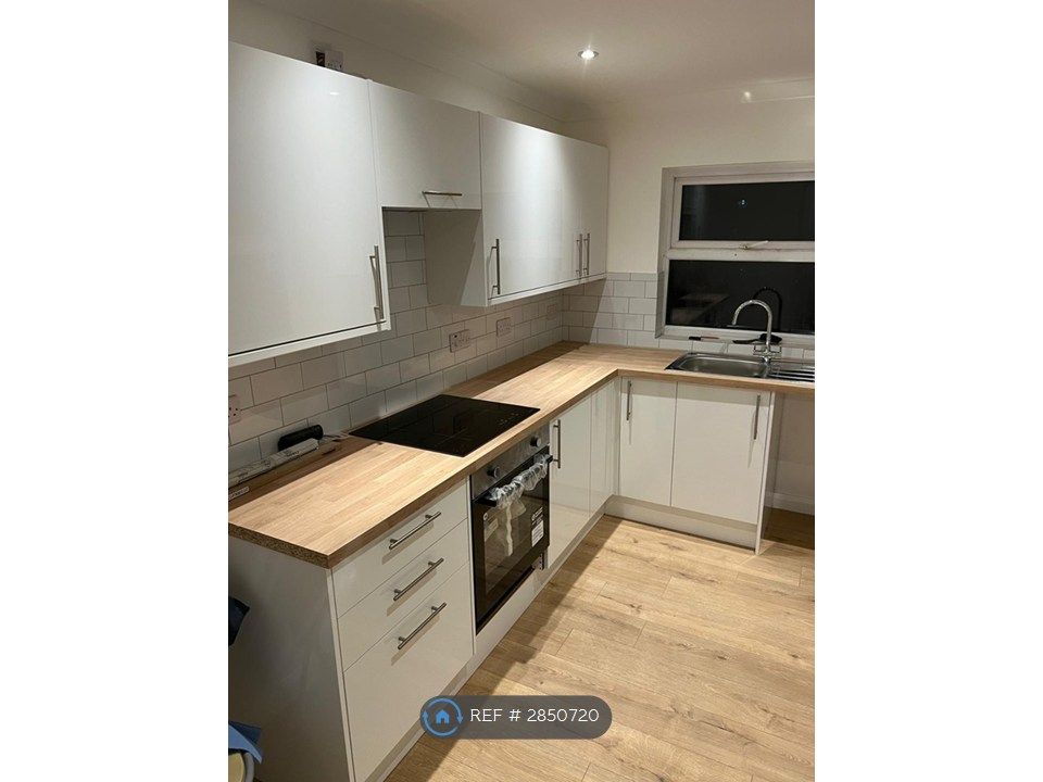 Property photo 3 of 6 Kitchen