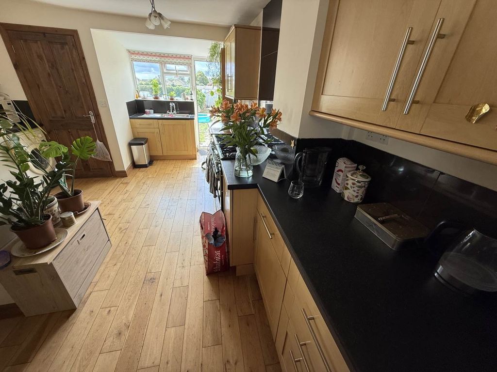Property photo 3 of 16 Kitchen