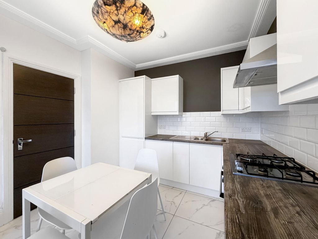 Property photo 2 of 10 Kitchen