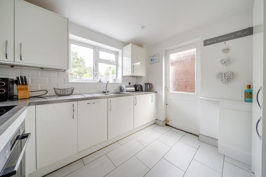 Property photo 2 of 16 Kitchen
