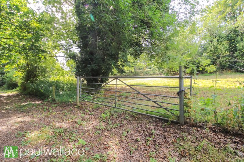 Property photo 3 of 6 Entrance 2