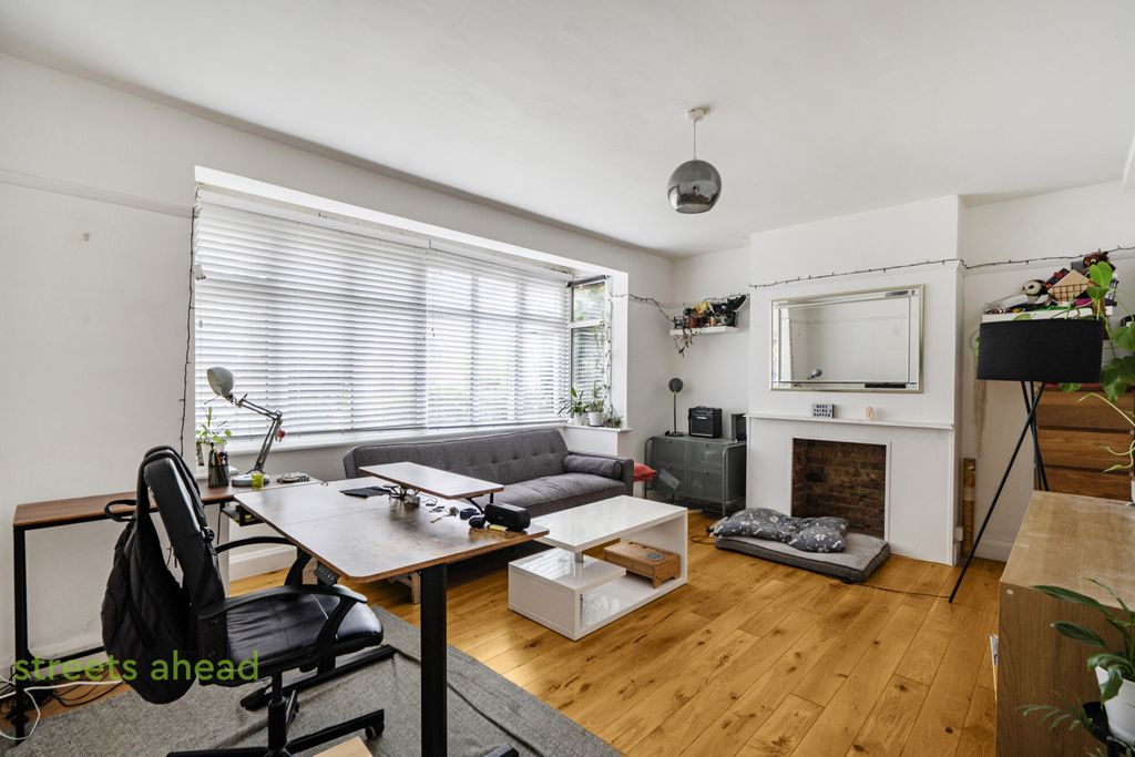 Property photo 3 of 13 De56F114-212c-4Bd...