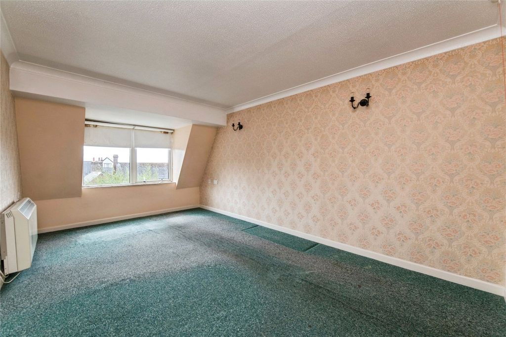 Property photo 3 of 8 Picture No. 10