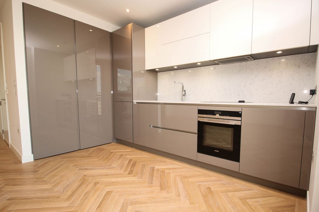 Property photo 2 of 9 Kitchen