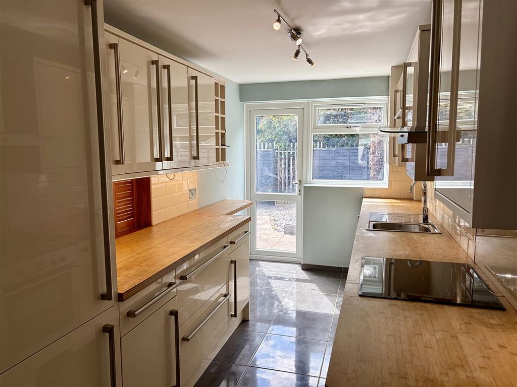 Property photo 2 of 17 Kitchen