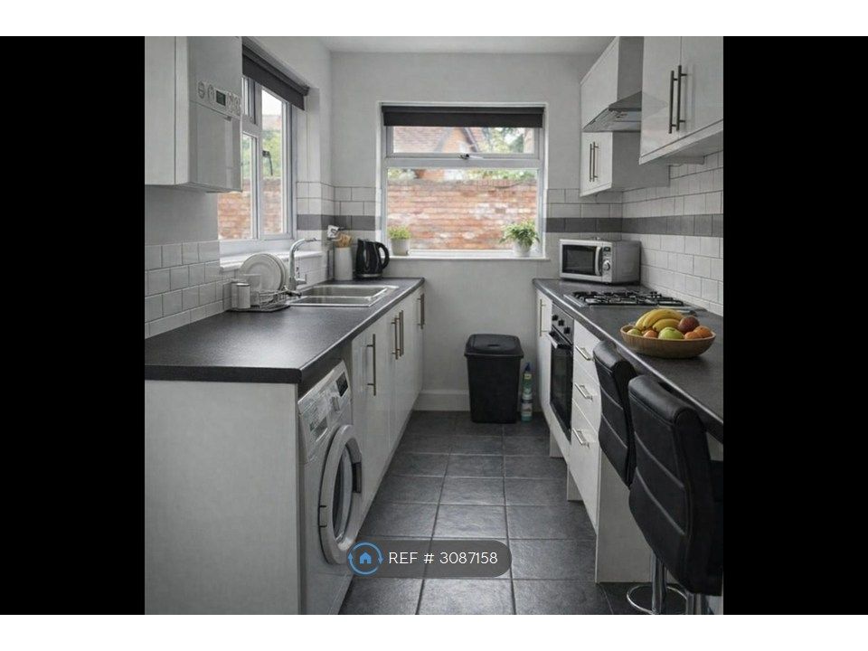Property photo 2 of 11 Modern Kitchen