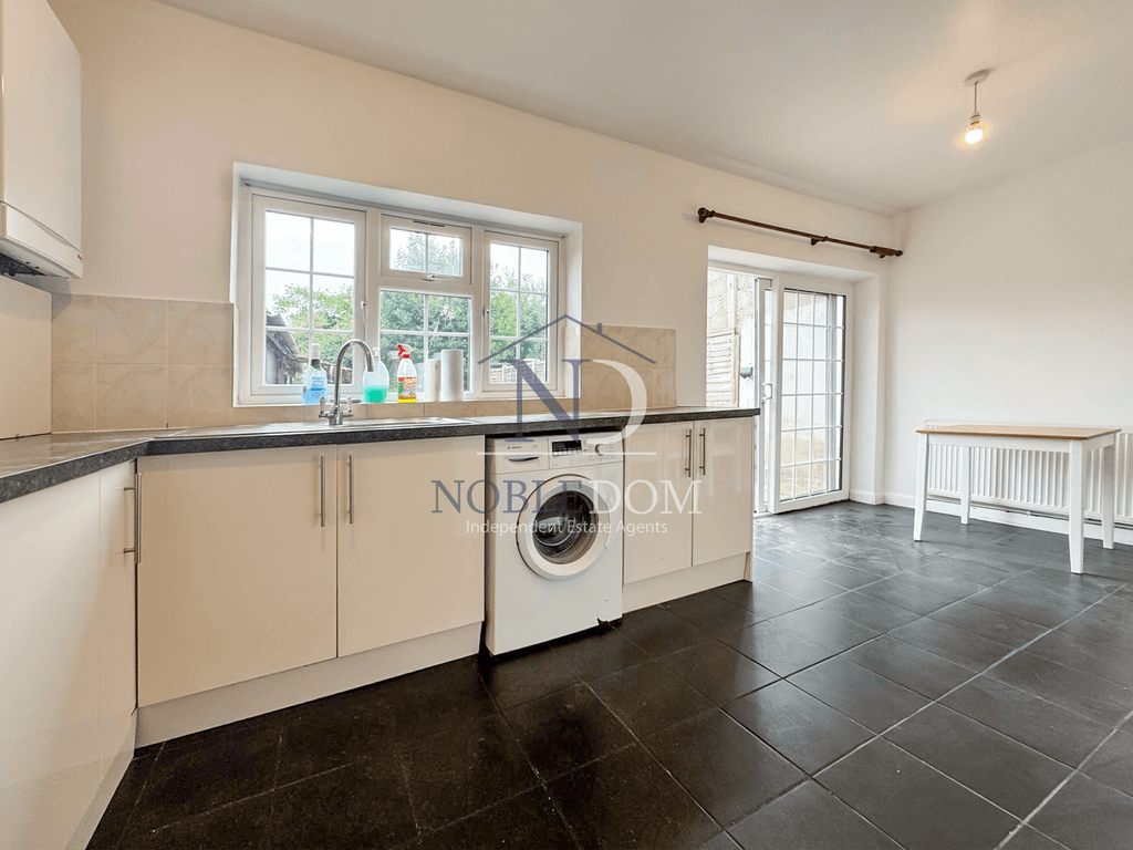 Property photo 3 of 11 Gallery