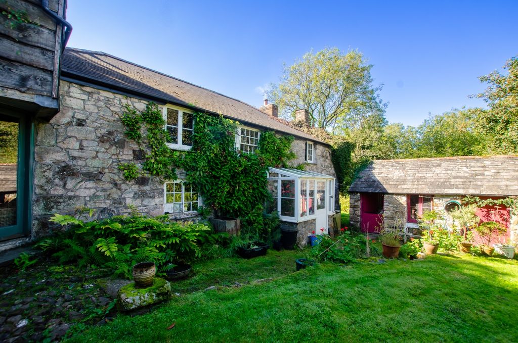 Property photo 1 of 42 Lower Cadwin Tps Bodmin 01208 74182-07