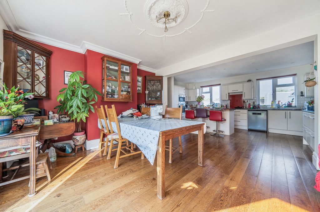 Additional image 11 of 5 bed detached house for saleThe Avenue, Fareham, Hampshire PO14