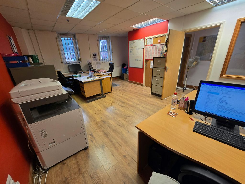 Property photo 2 of 7 Office 1