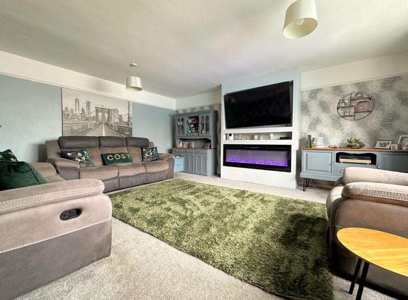 Property photo 2 of 21 Lounge