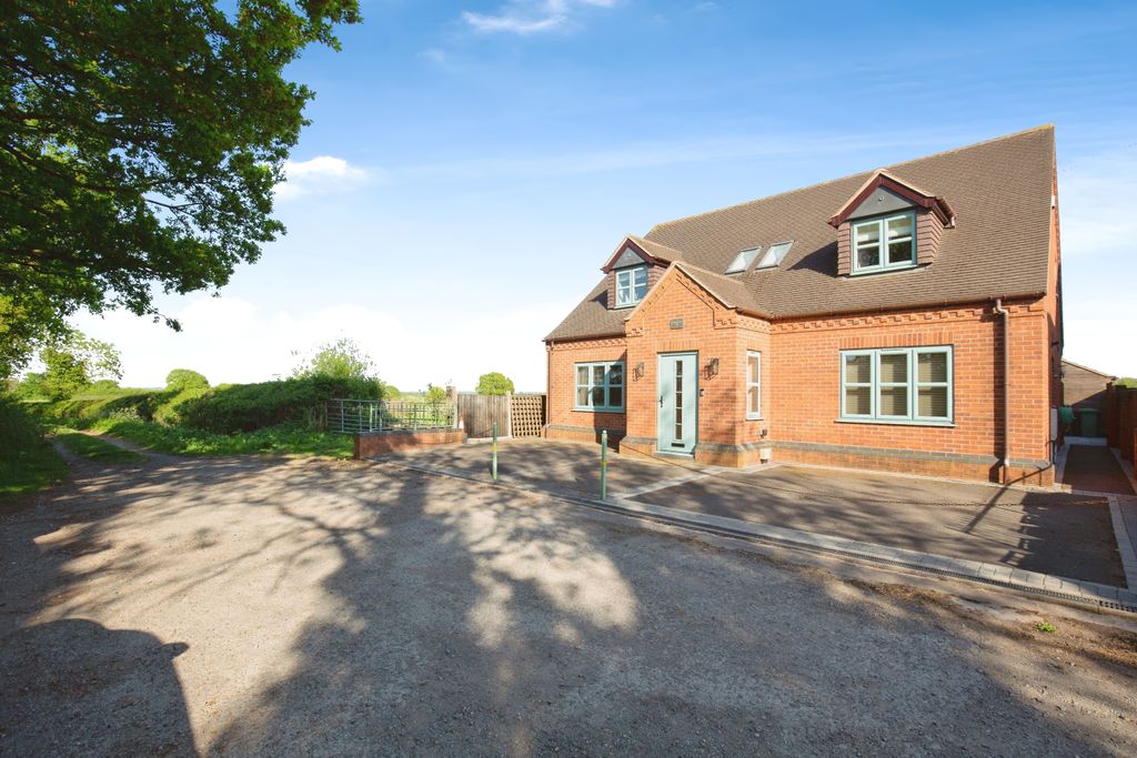 Property photo 1 of 27 c0c008Ac-Mw-5104