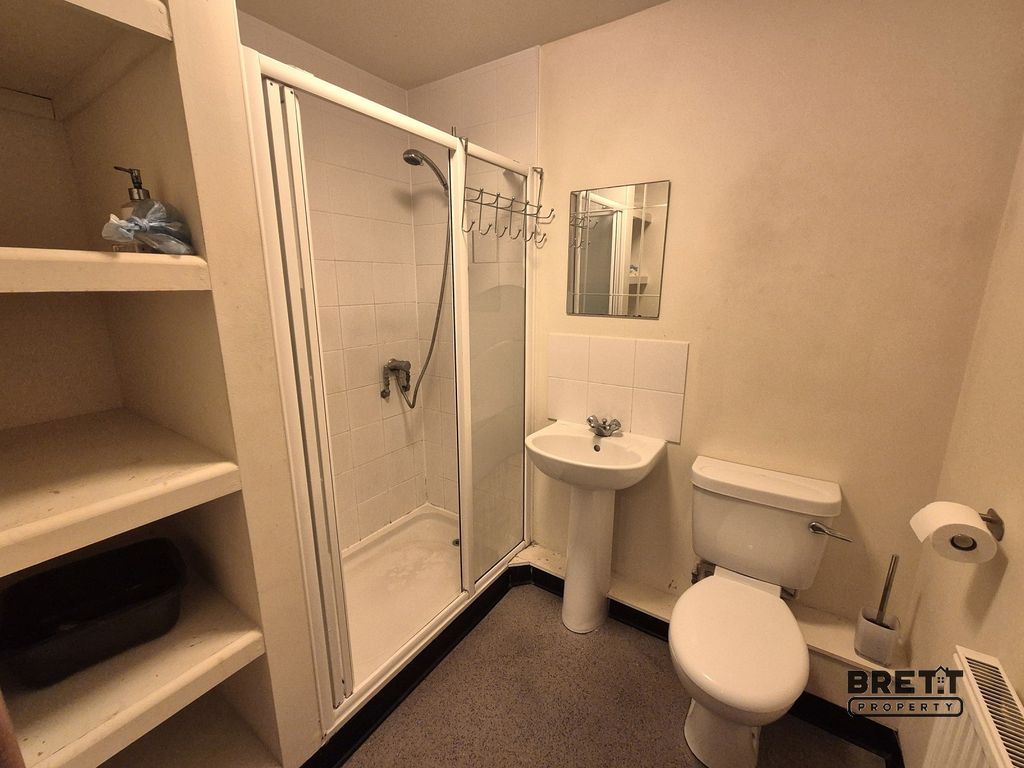 Additional image 5 of 3 bed flat to rent23 Agamemnon House, Nelson Quay, Milford Haven SA73
