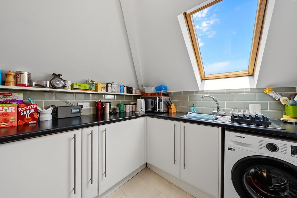 Property photo 3 of 8 Kitchen