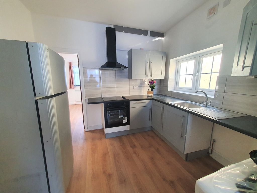Property photo 1 of 11 Three Bedroom Annex