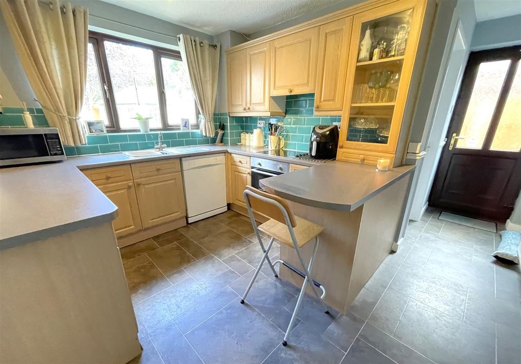 Property photo 2 of 18 Kitchen