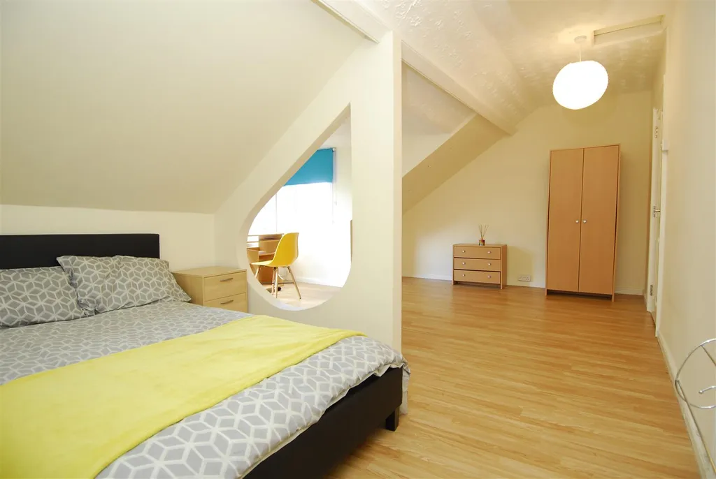 Apartment in Plymouth, Mutley - View 3