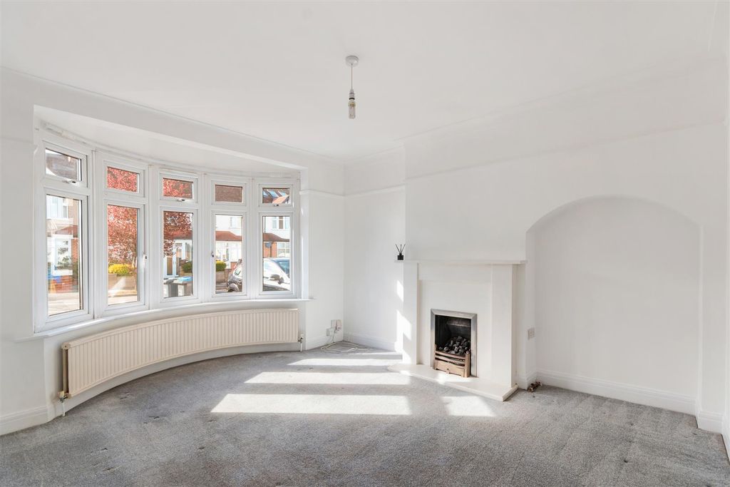 Property photo 2 of 12 Monkleigh Road