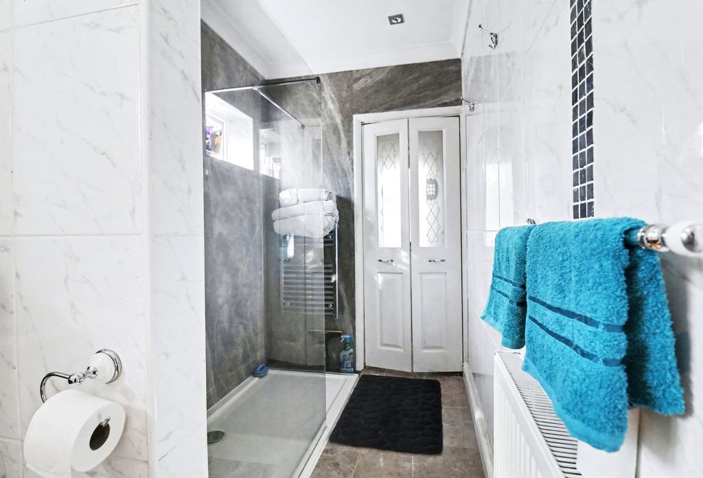 Additional image 13 of 4 bed detached bungalow for saleBotley Road, West End SO30