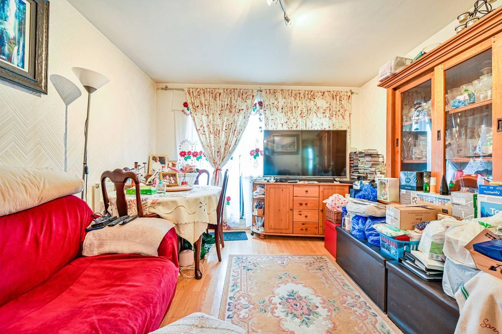 Property photo 2 of 8