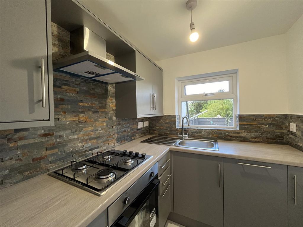 Property photo 2 of 12 Kitchen