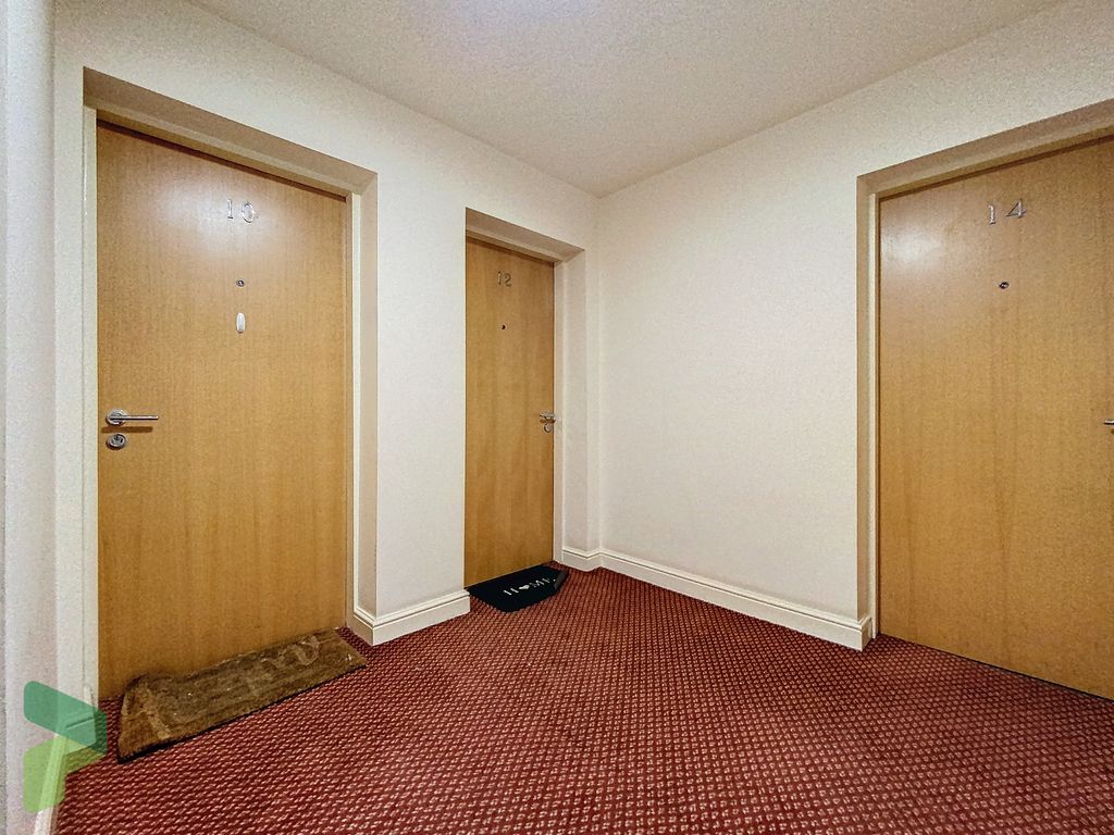 Property photo 2 of 16 Communal Entrance