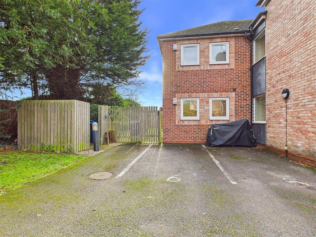 Property photo 3 of 11 Outside