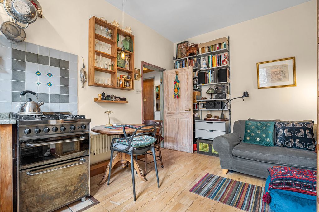 Property photo 2 of 22 Reception/Kitchen