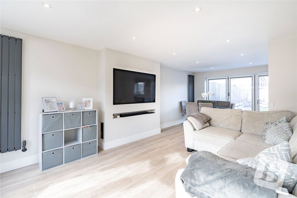 Property photo 2 of 14 Living Room