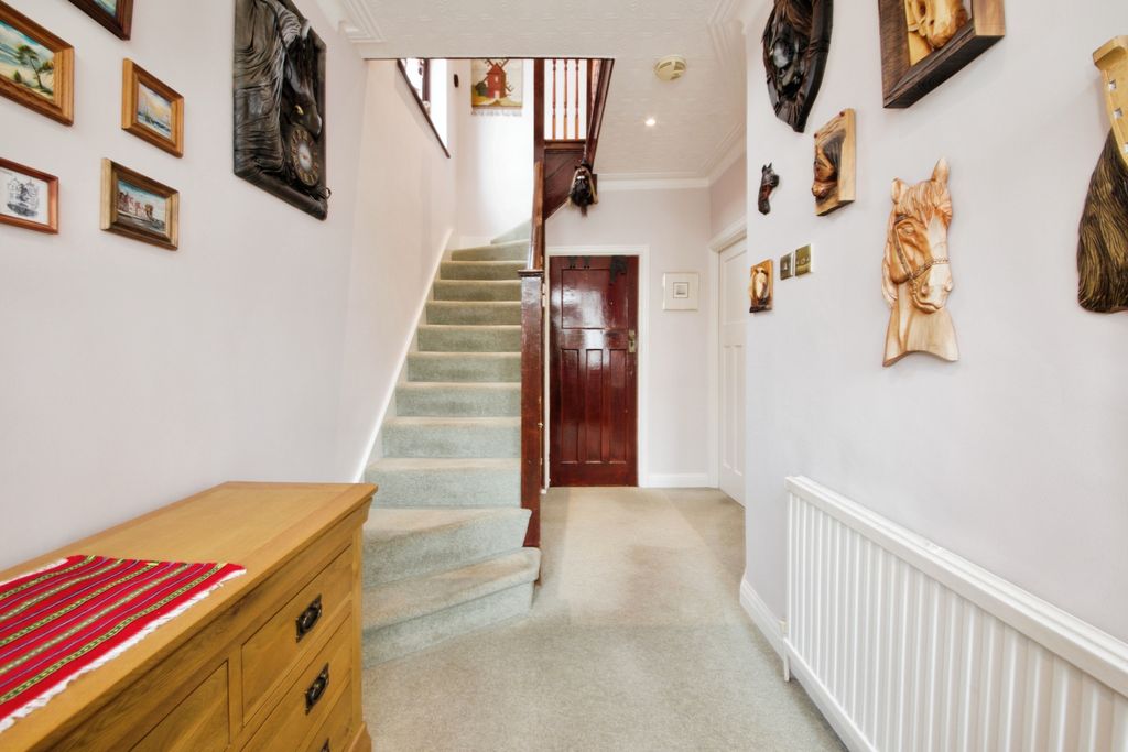 Property photo 3 of 21