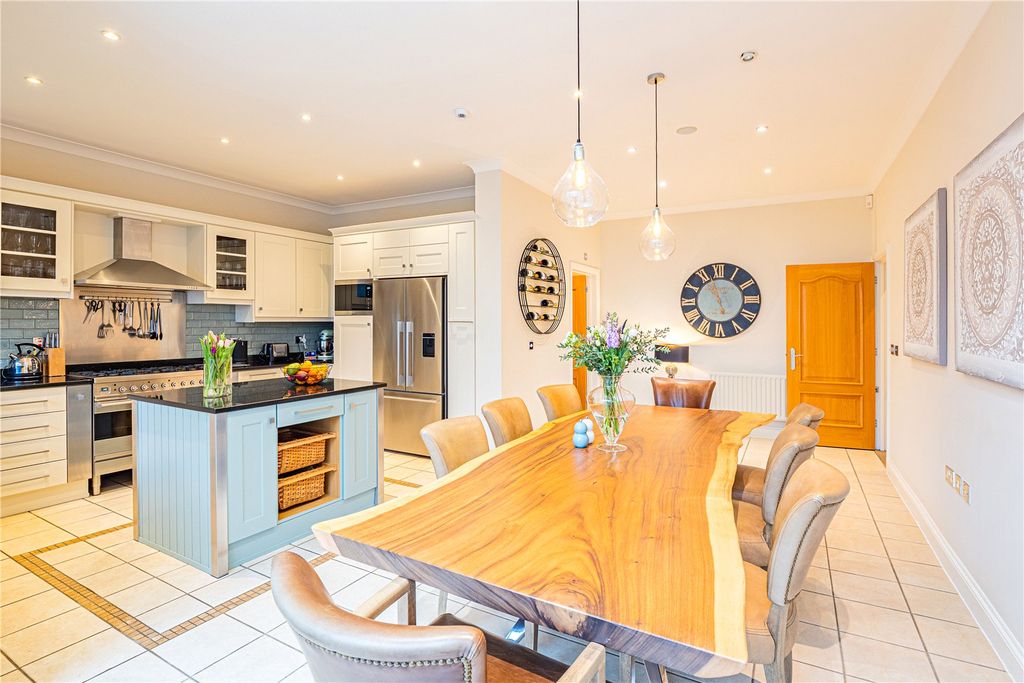 Property photo 2 of 35 Picture No. 80