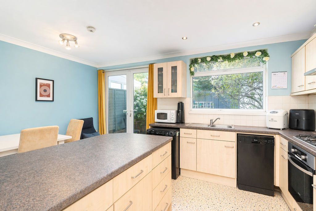 Property photo 3 of 9 Kitchen/Dining Room