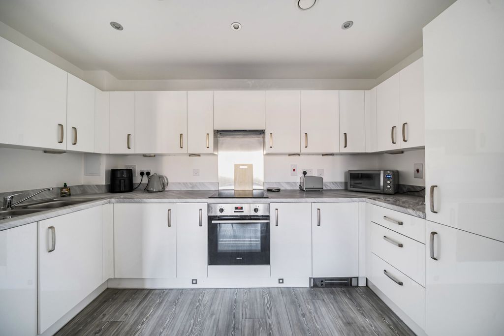 Property photo 3 of 20 1329005-12-68834B...