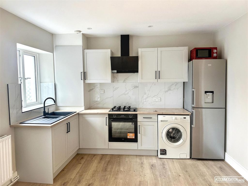 Property photo 2 of 9 Bright Modern Kitchen With Integrated Appliances...
