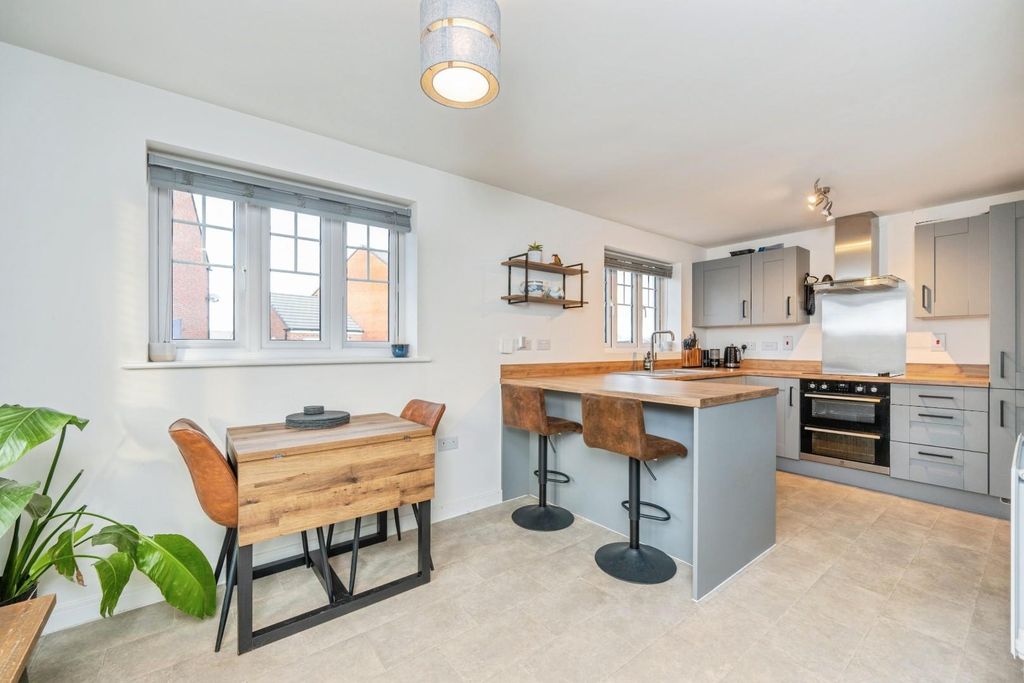 Property photo 3 of 24 1Childclose-1.Jpg