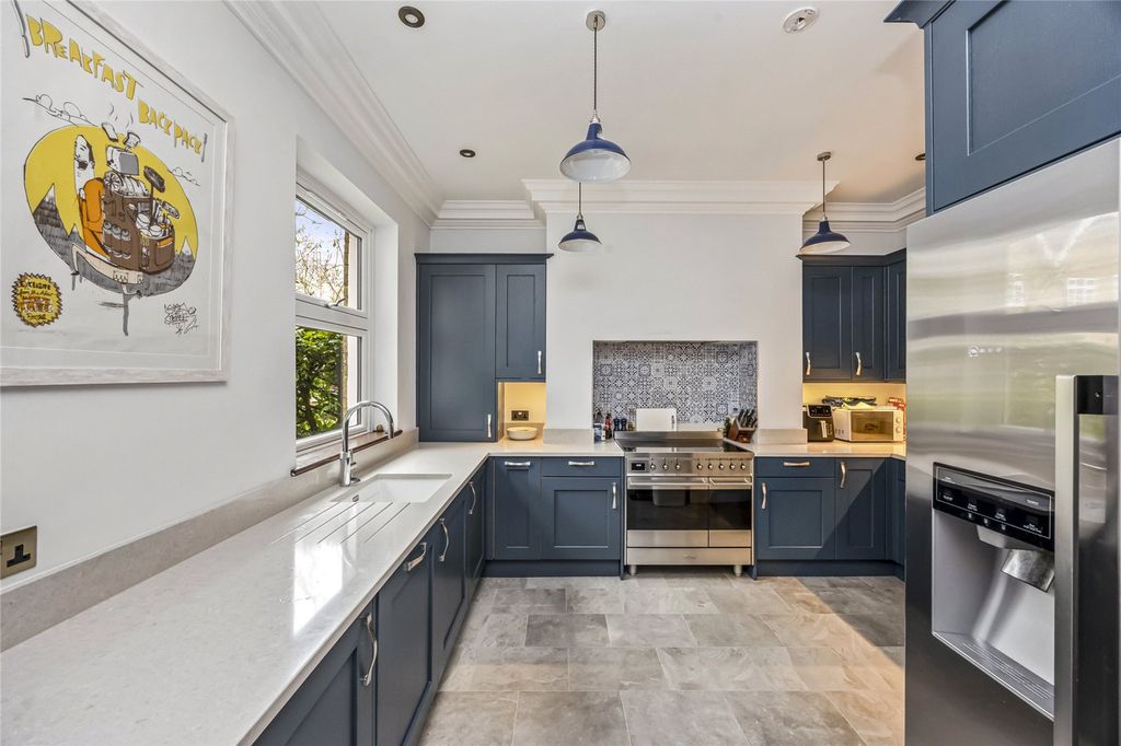 Property photo 3 of 18 Kitchen