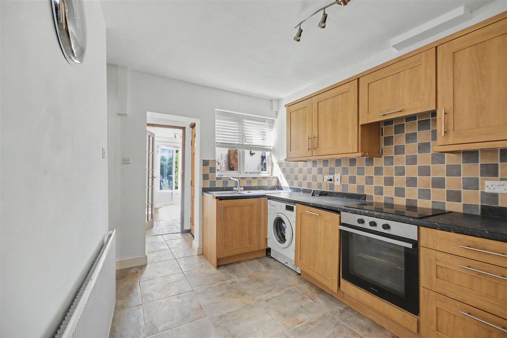 Property photo 3 of 18 Kitchen