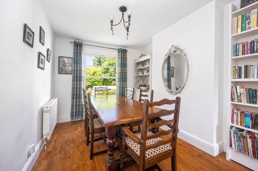 Property photo 3 of 28