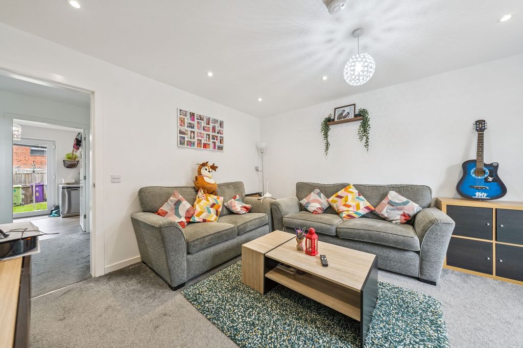 Property photo 3 of 18