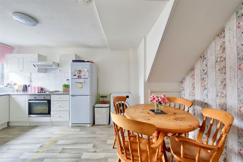 Property photo 2 of 12 61_Galgate_Close_Image2_17876_4.Jpg