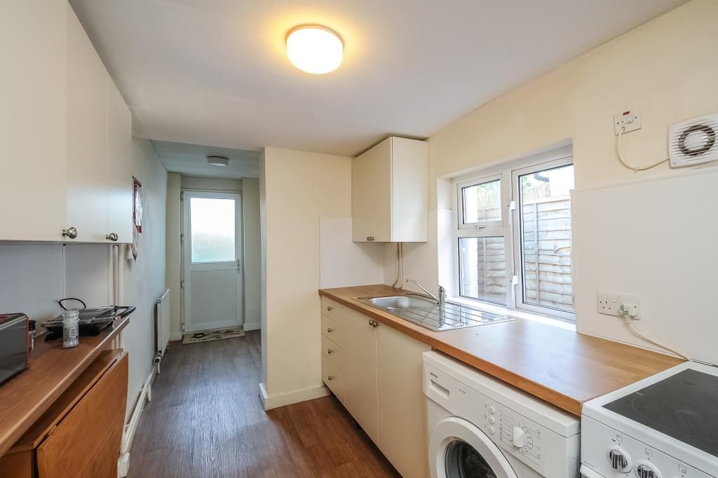 Property photo 3 of 10 Kitchen