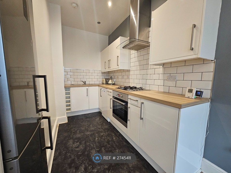 Property photo 2 of 8 Kitchen(Open Plan)