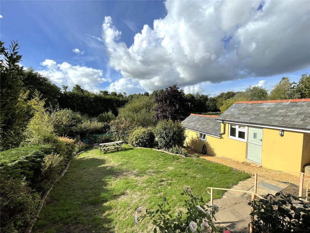 Property photo 3 of 19 Garden