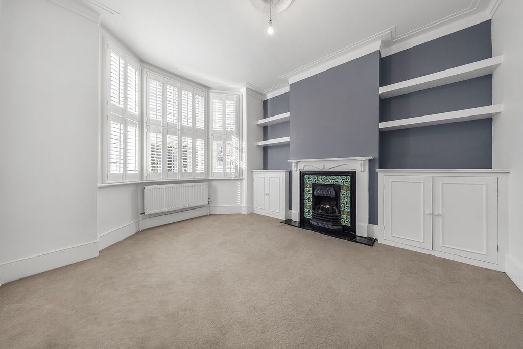 Property photo 2 of 27
