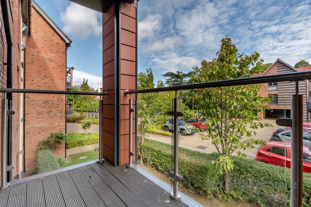 Property photo 1 of 17 8704268-Interior12.Jpg